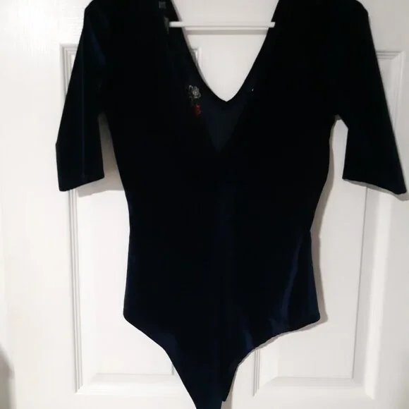 Velvet Backless - Picture 4 of 4